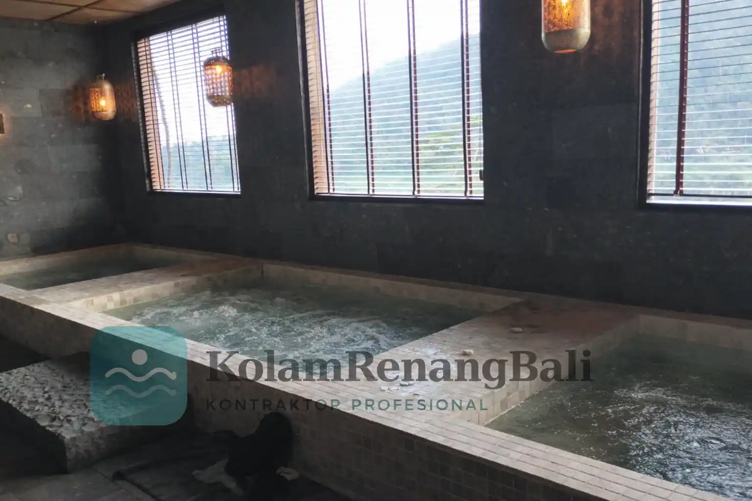 Detail finishing batu alam dan jet nozzle jacuzzi custom di villa Bali