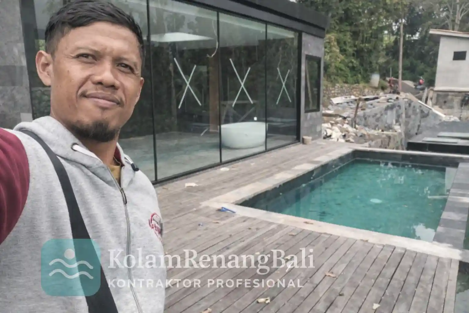Desain mewah infinity pool untuk villa rental di Padangsambian, Denpasar Barat