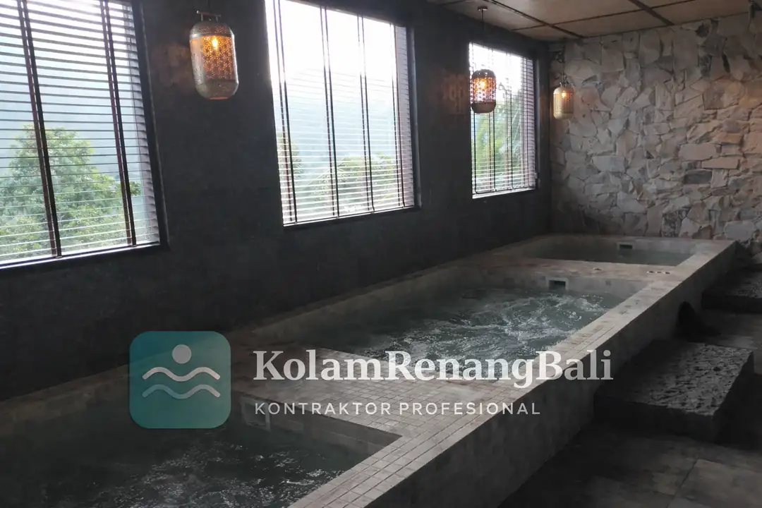 Jasa pembuatan jacuzzi Bali hasil proyek villa Canggu dengan finishing batu alam dan LED lighting