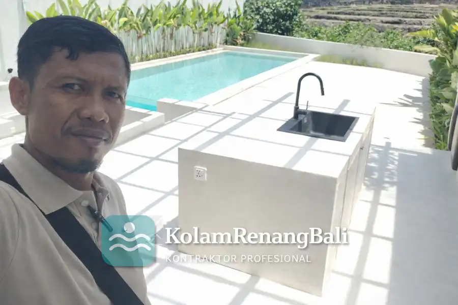 Kontraktor kolam renang Canggu — infinity pool villa di Berawa, Bali, hasil proyek Kontraktor Kolam Renang Bali