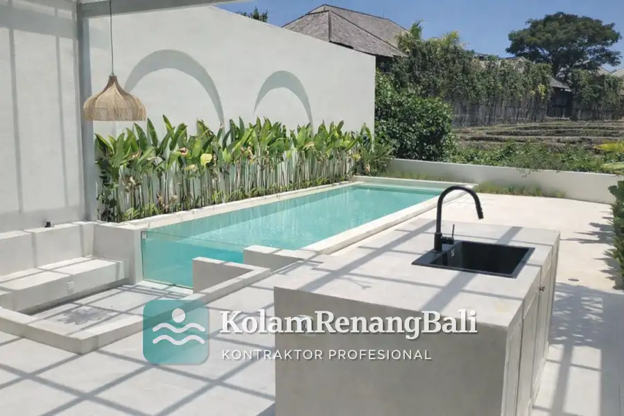 Pembuatan kolam renang Canggu — plunge pool 2×4 m villa di Batu Bolong oleh Kontraktor Kolam Renang Bali