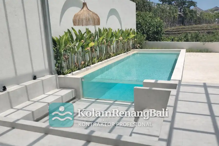 Proses konstruksi kolam renang Canggu Bali — tim Kontraktor Kolam Renang Bali pemasangan waterproofing membrane berlapis