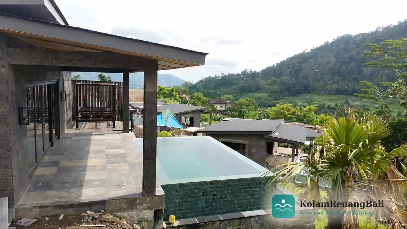 Infinity pool villa eksklusif Nusa Dua Bali dengan view pantai dan finishing Batu Sukabumi
