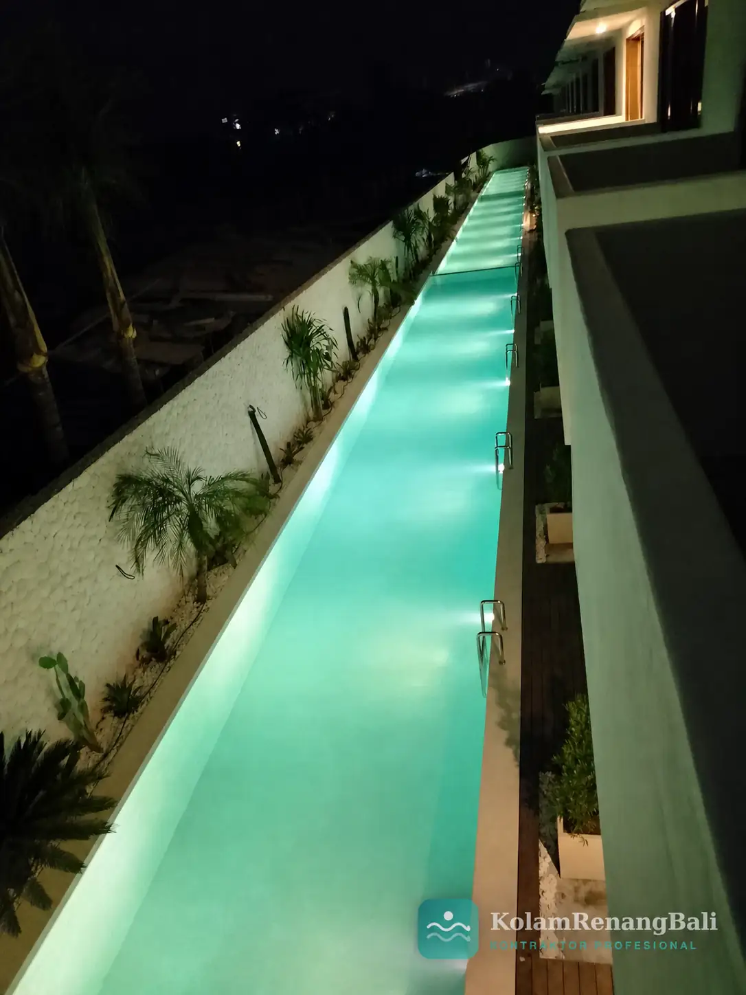 Kolam renang resort bintang 5 di Nusa Dua Bali dengan sistem filtrasi komersial