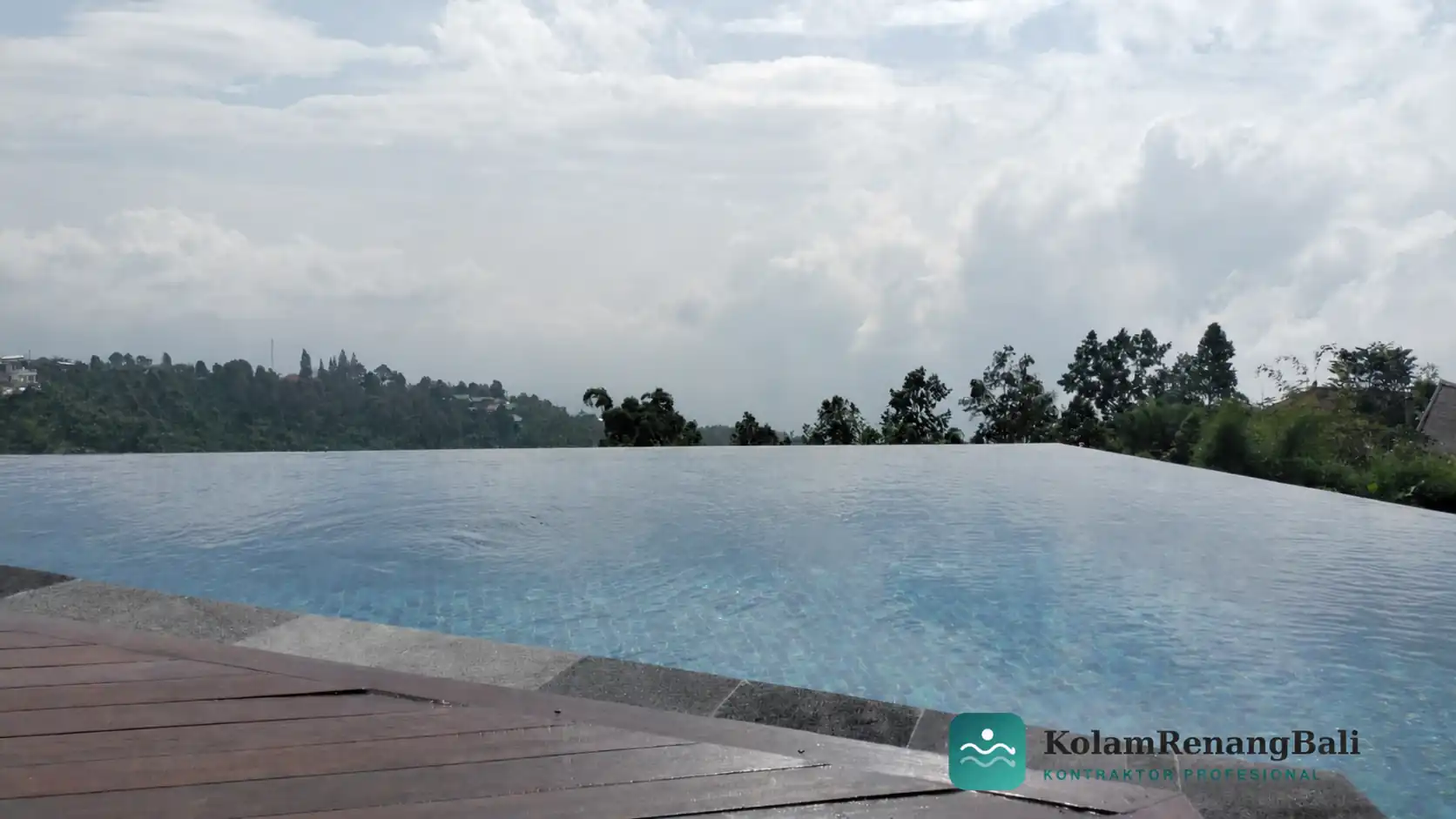 Kontraktor kolam renang Nusa Dua Bali berpengalaman untuk hotel, resort, dan villa eksklusif