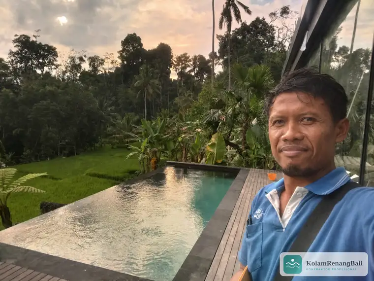 Private pool rumah pribadi Canggu Bali desain minimalis modern 8x4 meter