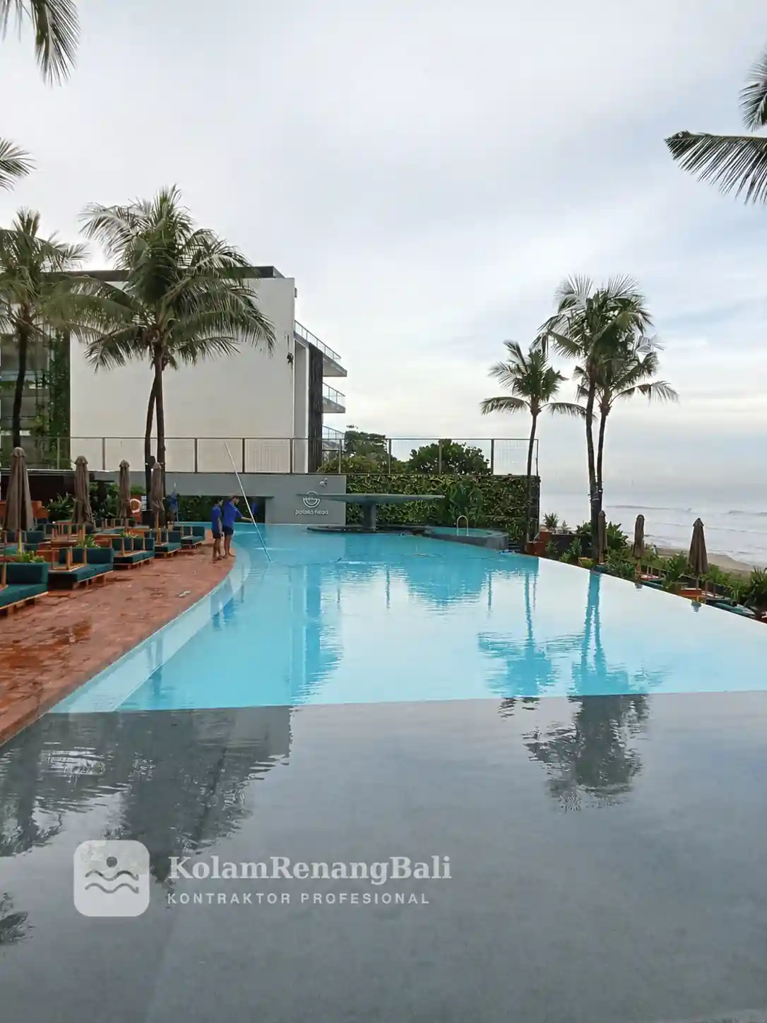 Infinity pool contractor Bali: luxury villa infinity pool with panoramic view, one of 200+ projects by Kontraktor Kolam Renang Bali